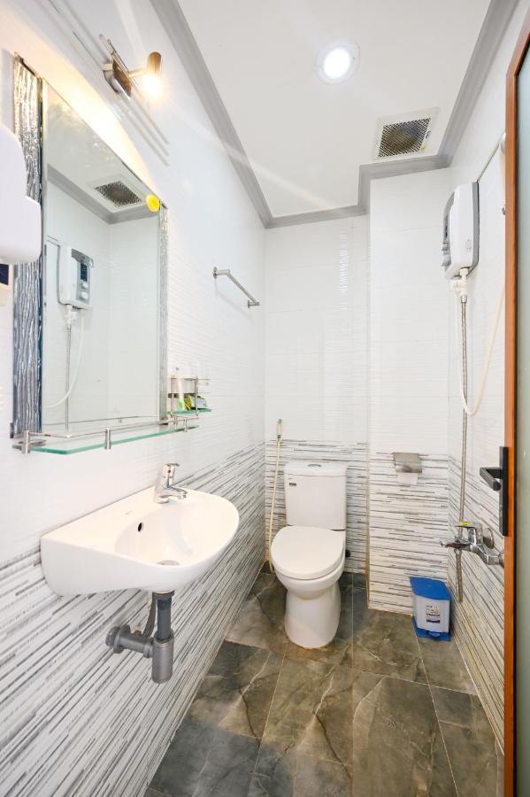 Apartment Huyen House *