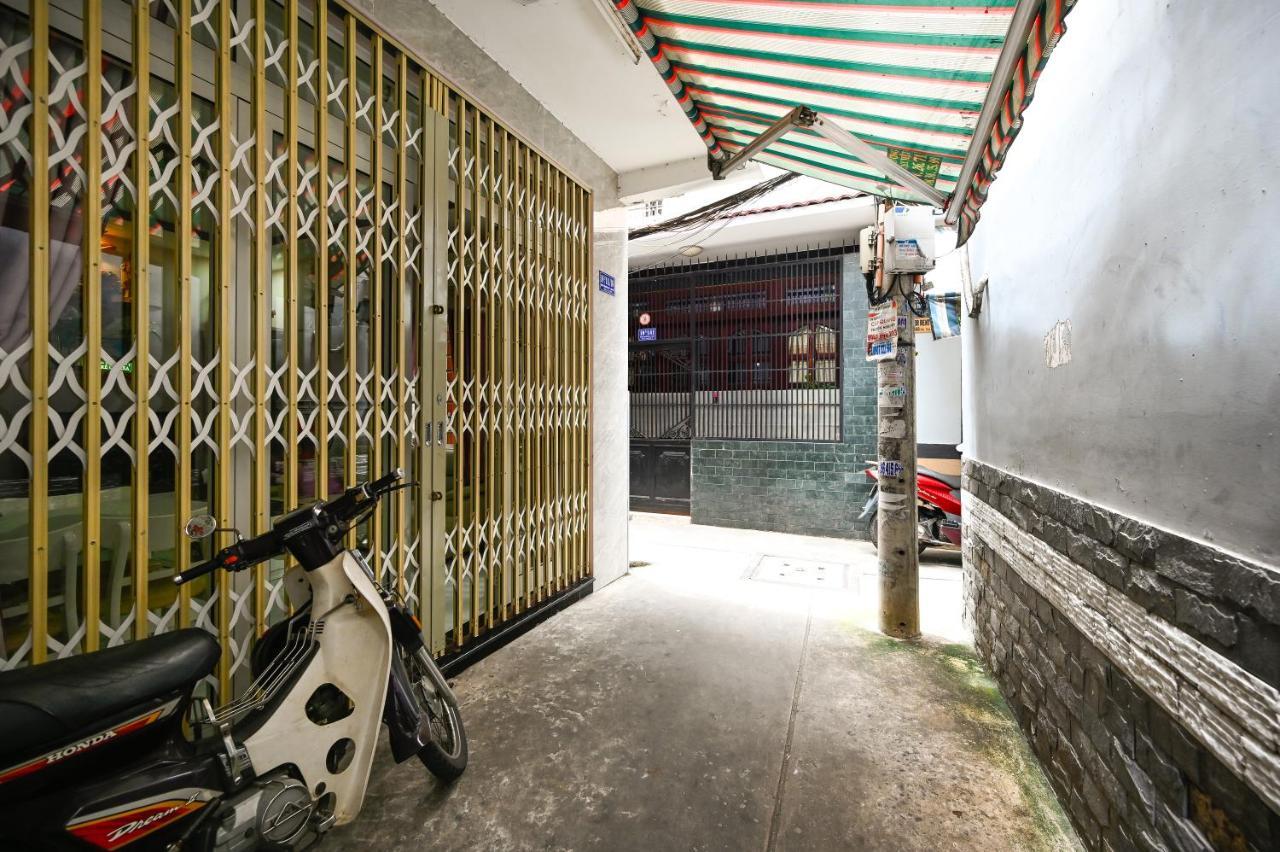 Apartment Huyen House *